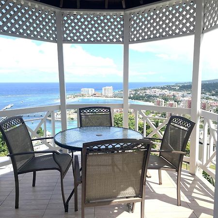 Oceanbreeze Jamaica Penthouse, 7-Minute Walk To Beach Ocho Rios Exterior foto