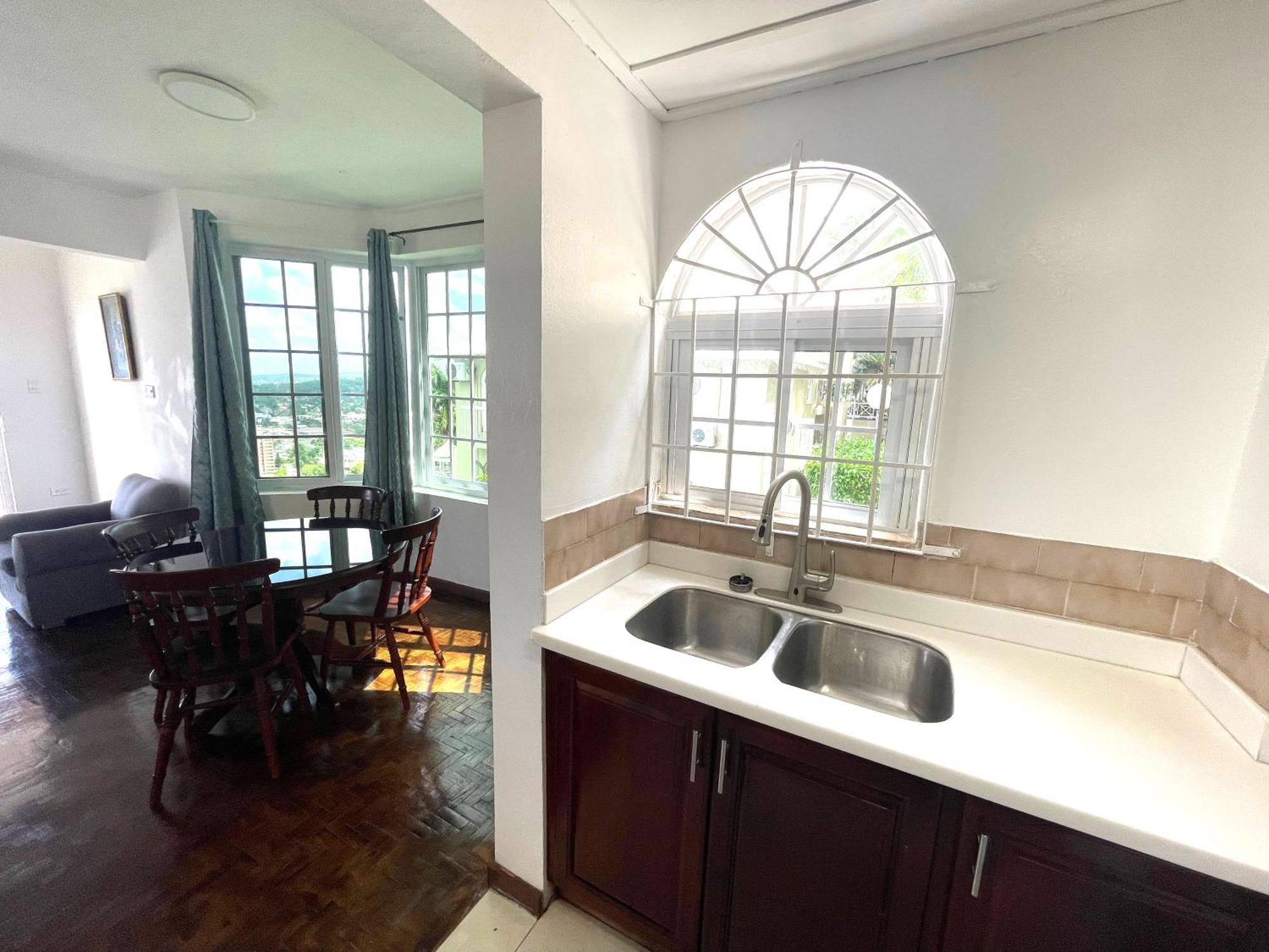 Oceanbreeze Jamaica Penthouse, 7-Minute Walk To Beach Ocho Rios Exterior foto
