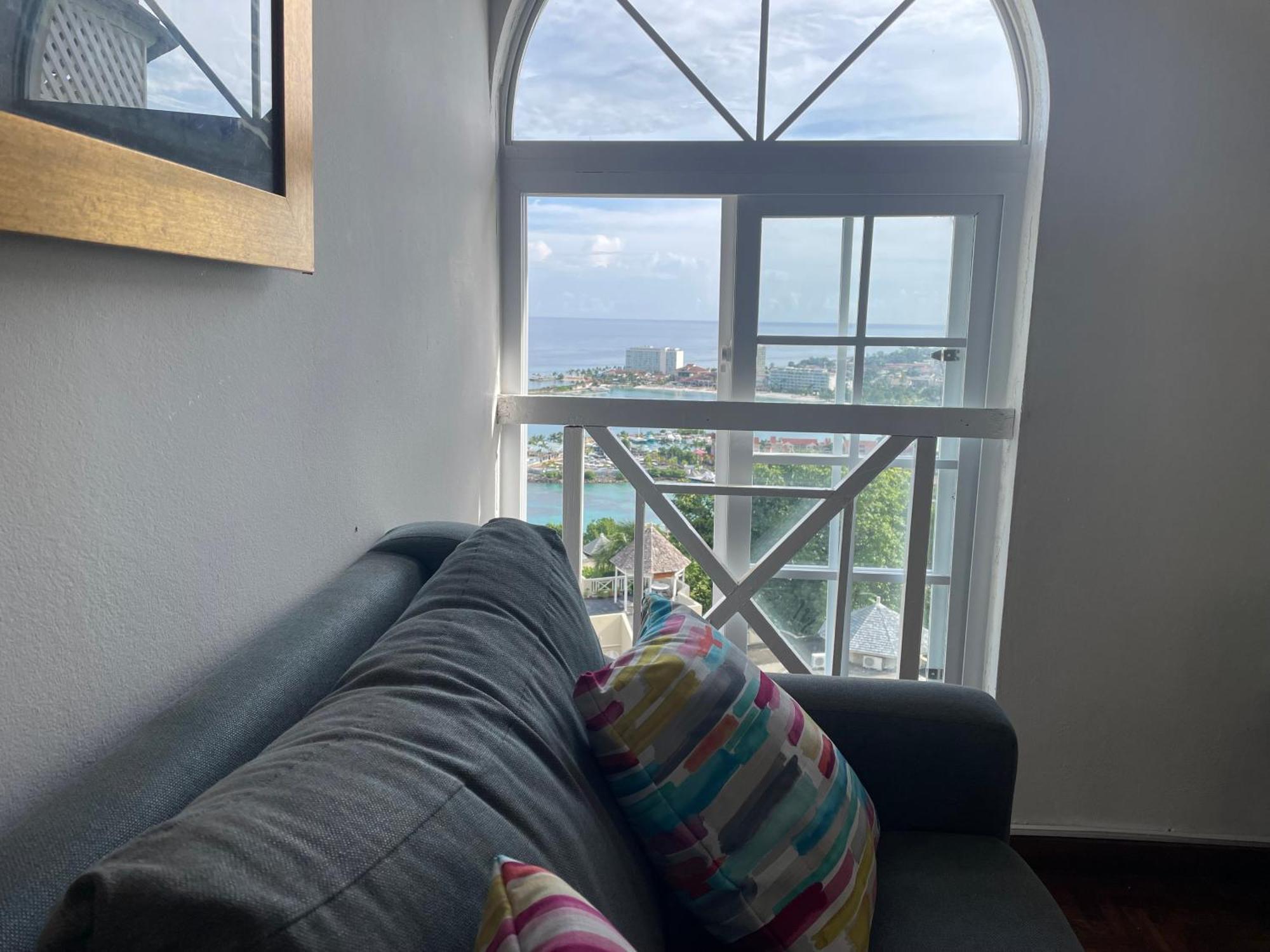 Oceanbreeze Jamaica Penthouse, 7-Minute Walk To Beach Ocho Rios Exterior foto
