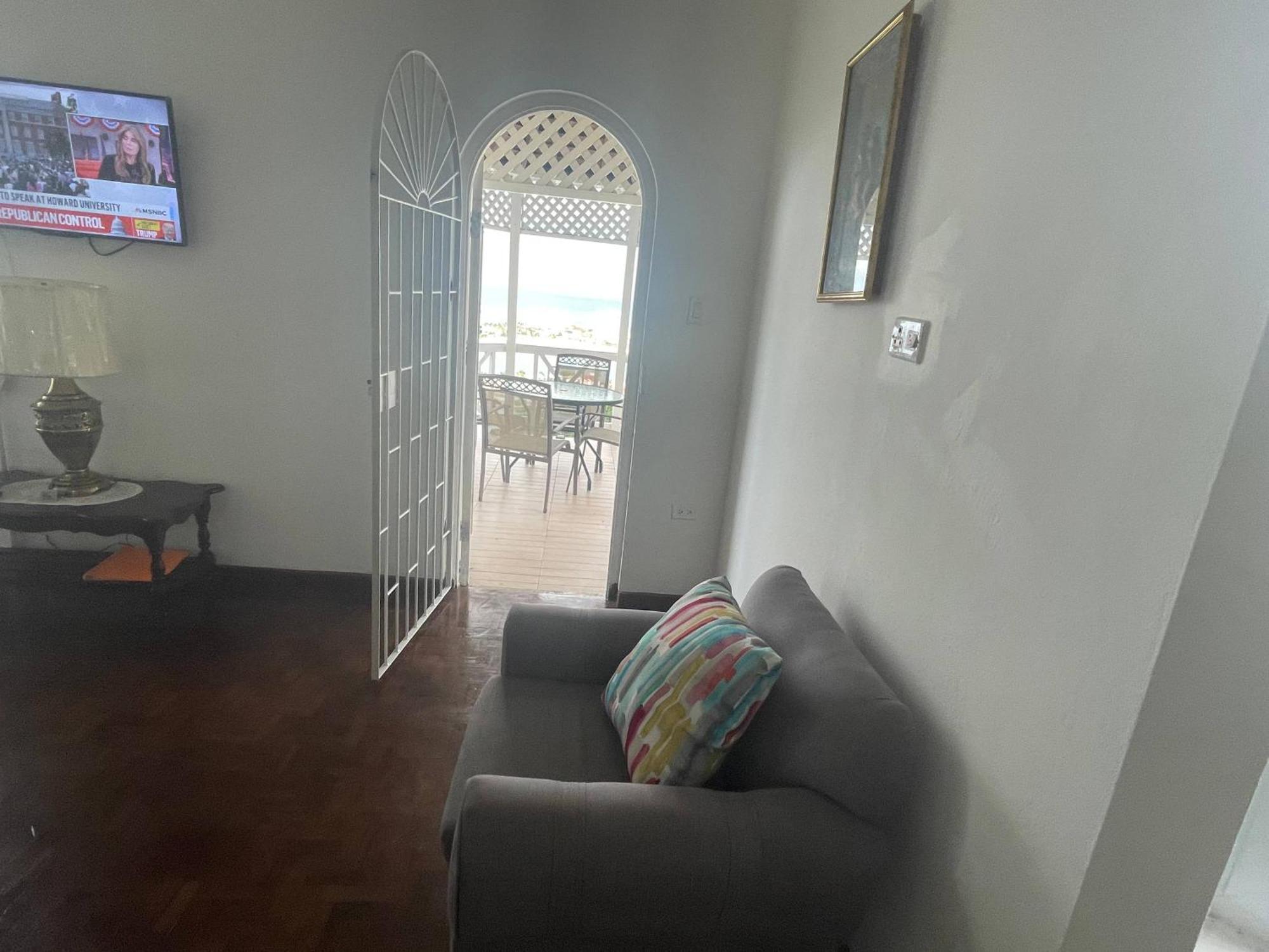 Oceanbreeze Jamaica Penthouse, 7-Minute Walk To Beach Ocho Rios Exterior foto